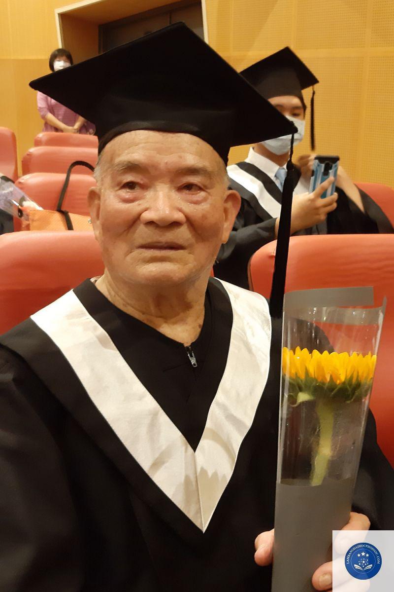 nhận bằng đại học muộn có sao không - Image 4
