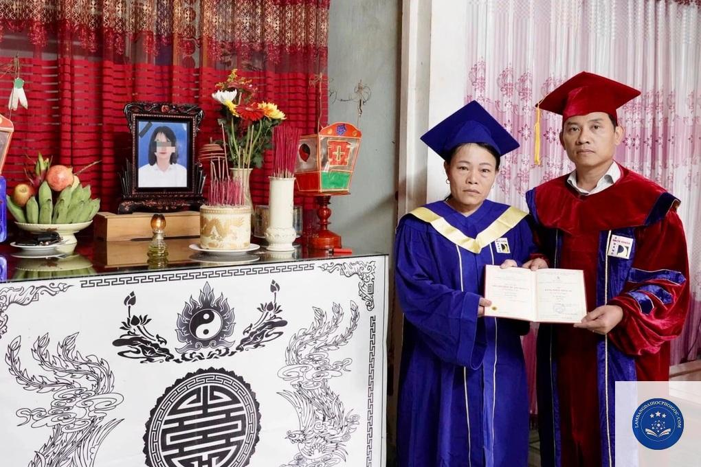 nhận bằng đại học thay người khác - Image 1